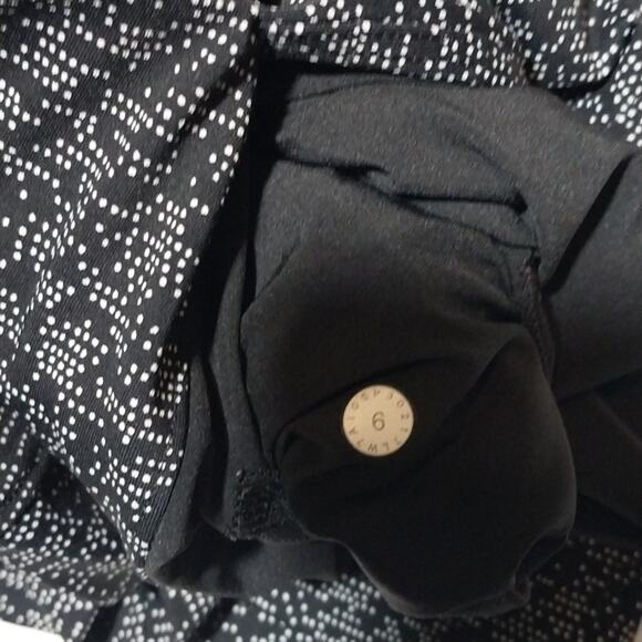 Lululemon On The Fly Short 2.5" - Picture 8 of 8